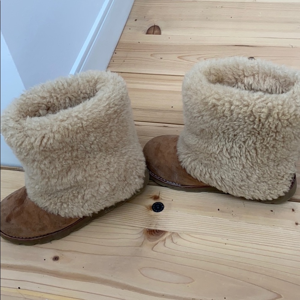 Camel colored UGGS - Picture 2 of 3